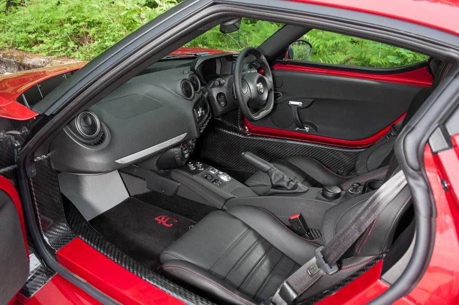  Alfa Romeo 4C 2014 года  (UK) (фото 17 из 24)